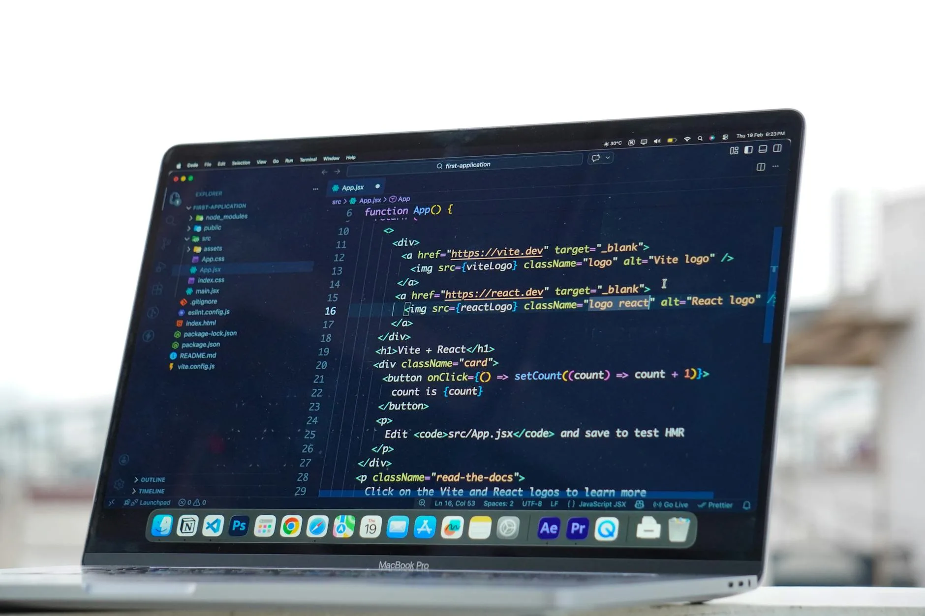 Tim profesional menyediakan jasa website Kediri dengan desain responsif, SEO optimal, dan dukungan penuh untuk UMKM setempat.