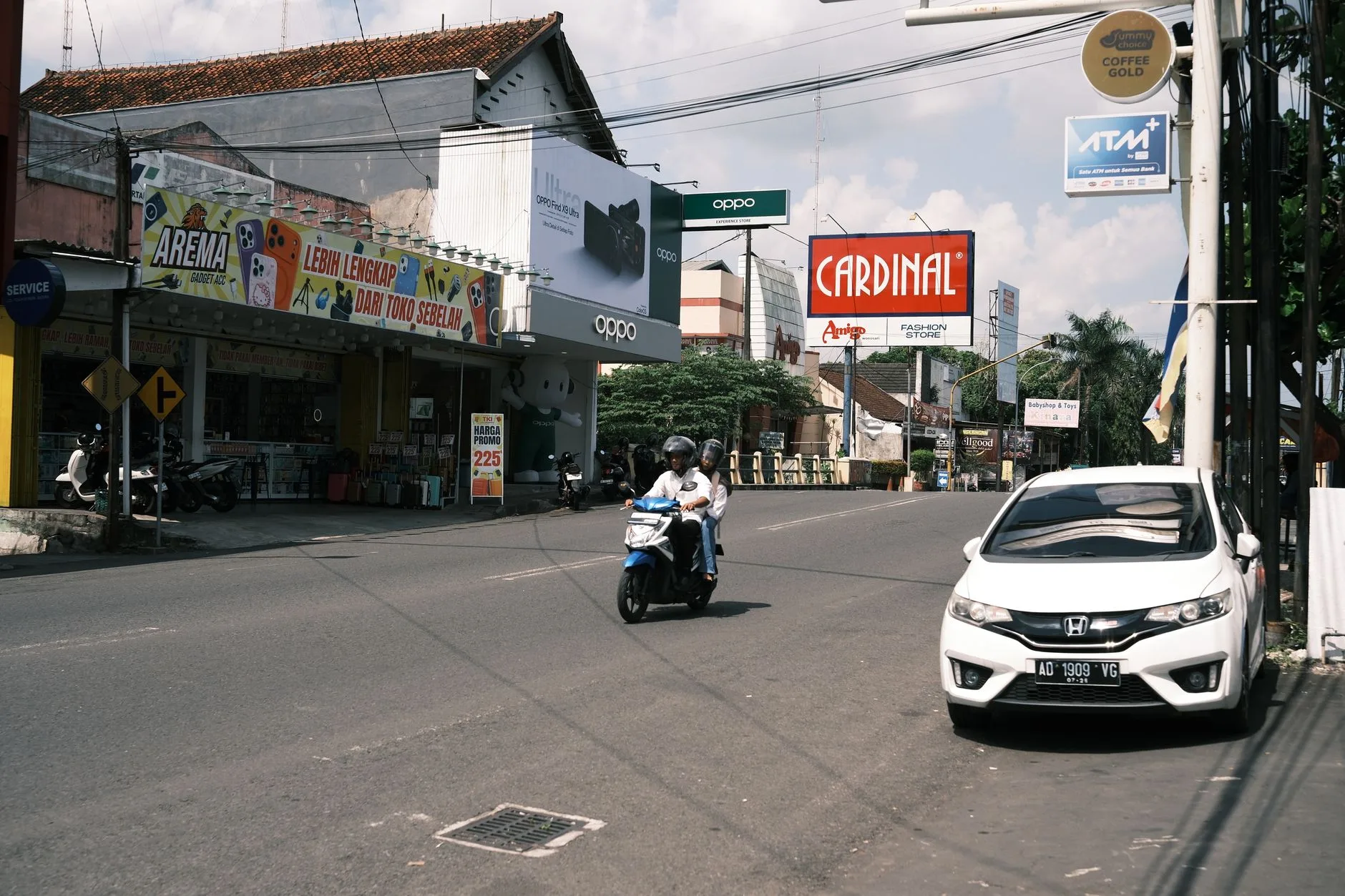 Photo by KyoRa Kee on Pexels | Sewa Videotron Jogja illustration