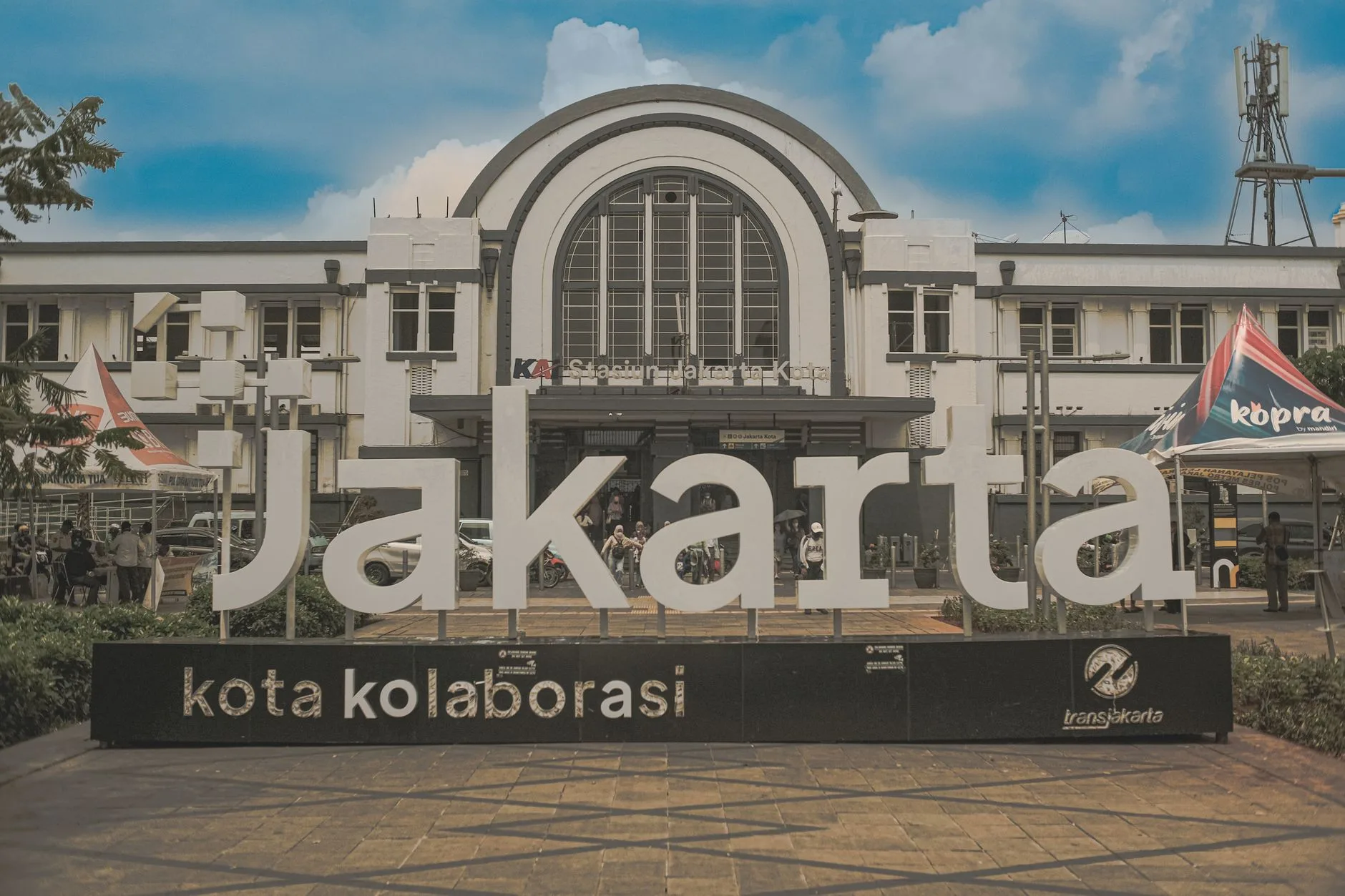 Sewa Videotron Jogja untuk iklan visual yang memukau.